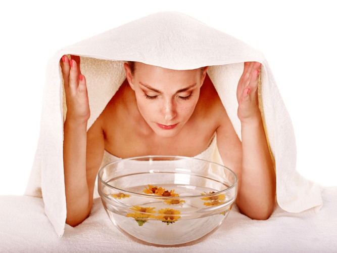 Xông mặt bằng tinh dầu tràm giúp sát khuẩn và trị mụn, viêm ngứa hiệu quả